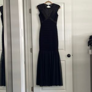 BETSY & ADAM Women's Petite Illusion-mesh Trumpet-hem Maxi Sheath Dress